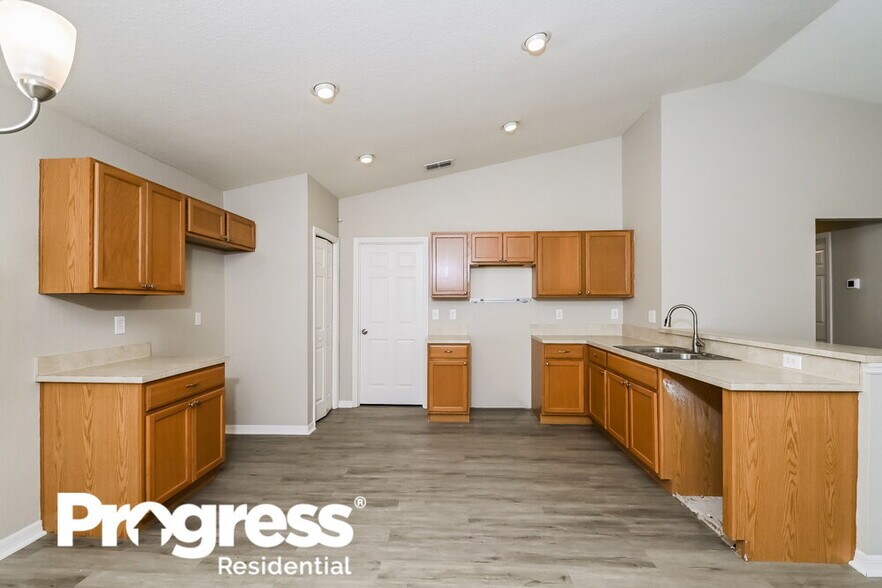 Building Photo - 11341 Southwind Lake Dr