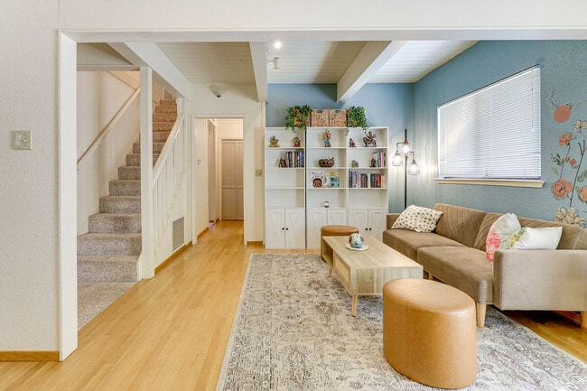 Building Photo - 2820 Greenway Dr