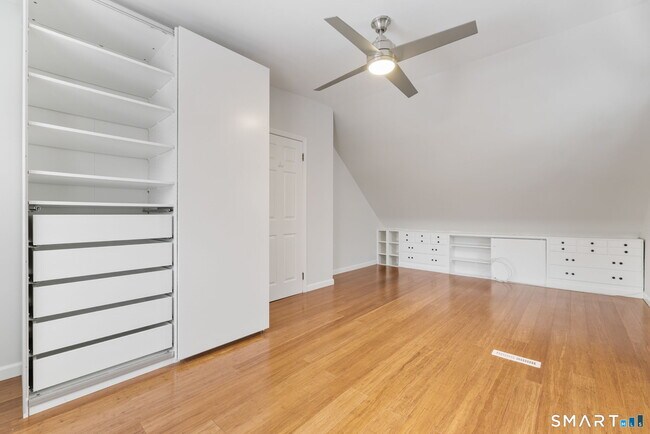 Building Photo - 60 Ferris Ave