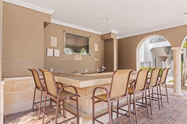 Building Photo - 6821 SW 44th St