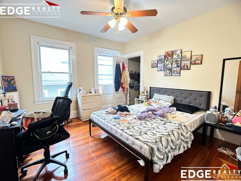 Building Photo - 74 Leicester St