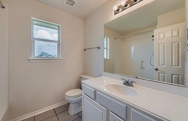 Building Photo - 7503 Boxwood Ridge Ln