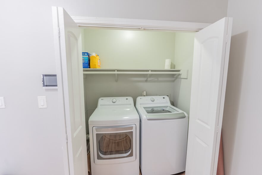 Washer & Dryer: LG - 761 Kennolia Dr SW