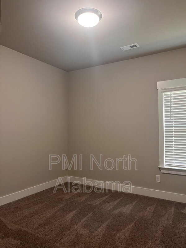 Building Photo - 14741 Greenleaf Dr