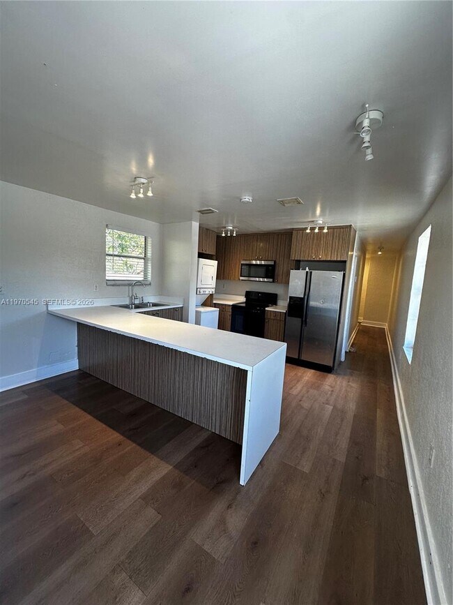 Building Photo - 5903 N Miami Ave