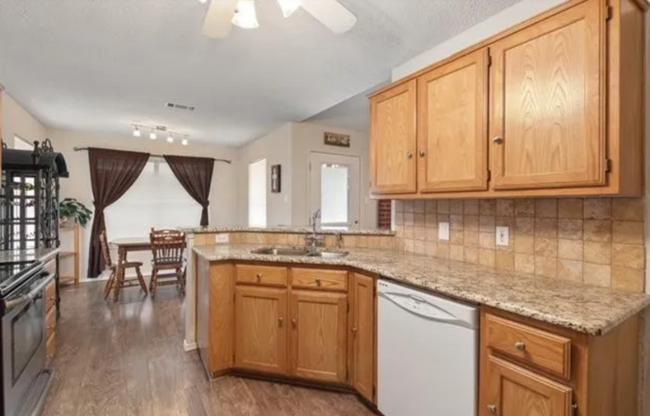 Building Photo - 921 Bayfield Dr