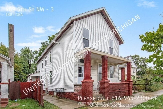 Building Photo - Available Now | 1 Bedroom 1 Bathroom Apart...