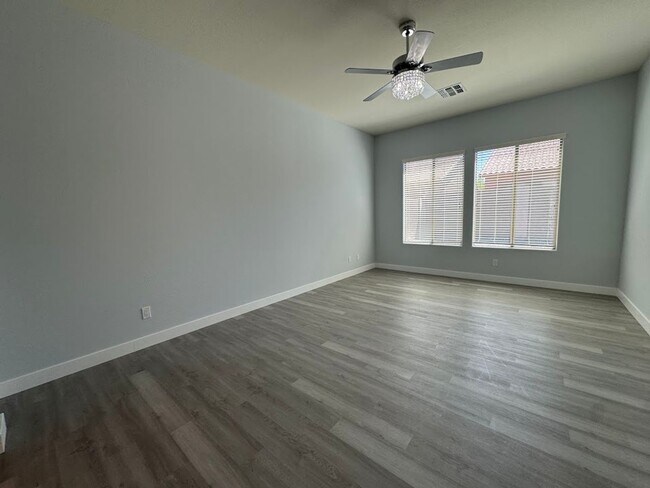 Building Photo - BEAUTIFUL 4 BEDROOM 2 BATHROOM HOME IN PHO...