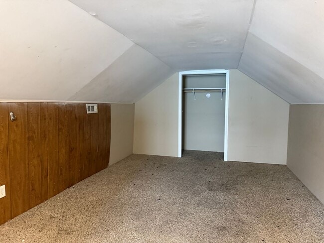 Building Photo - Spacious 3 Bedroom, 2 Bath Home with Garag...