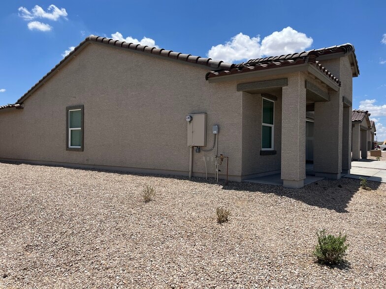 Building Photo - 711 Dylan Ct