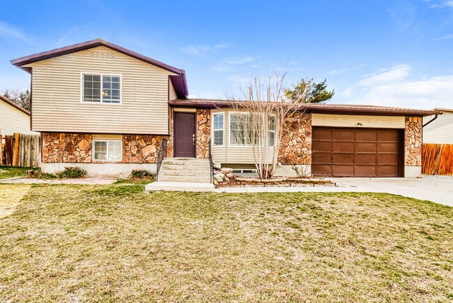 Building Photo - 3988 Burningham Dr