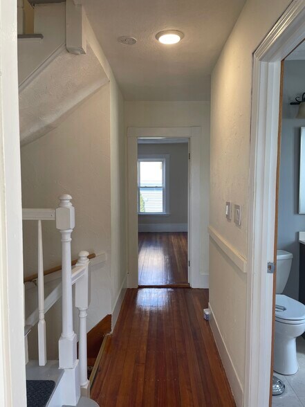 Building Photo - 27 Webster Pl