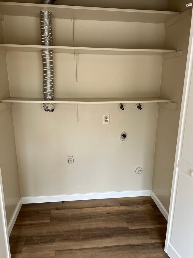 Building Photo - Beautiful 3Bd/1.5Ba Townhouse in a Highly Desirable Hayward Neighborhood!