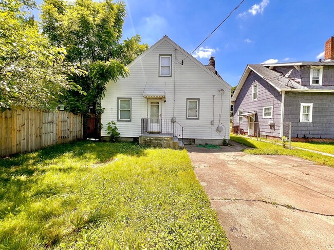 Building Photo - 1654 O Brien St