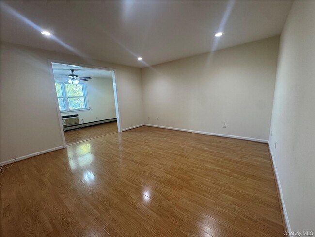 Building Photo - 138 Mayflower Ave