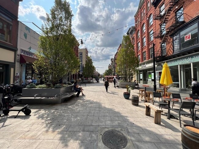 Building Photo - 338 Grove St