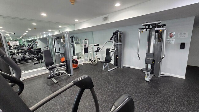 Building Photo - 1408 Brickell Bay Dr