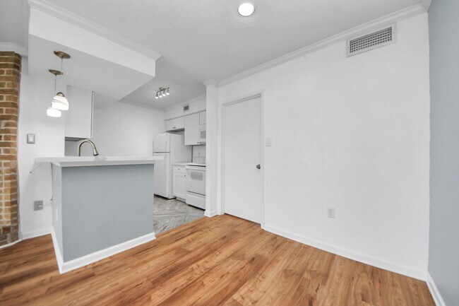 Building Photo - 250 El Dorado Blvd