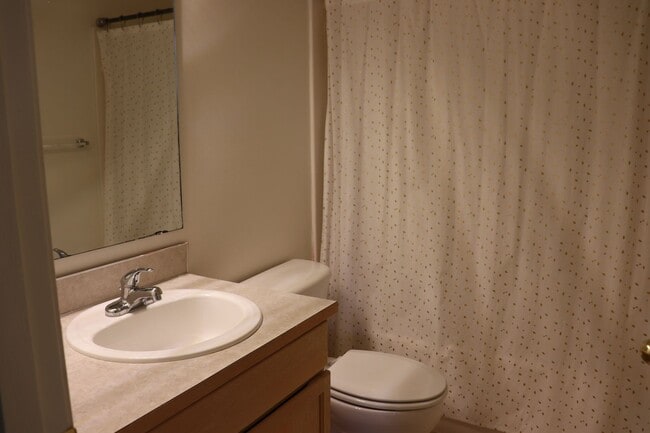 Building Photo - Spacious 3 Bed/2.75 Bath Home in Arlington...