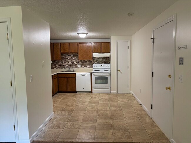 Building Photo - 2108 White Cedar Blvd