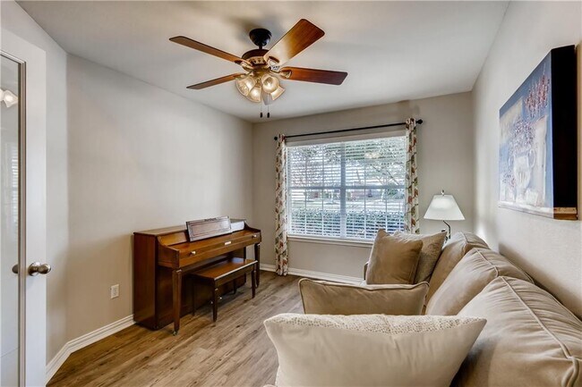 Building Photo - 2416 Ericanna Ln