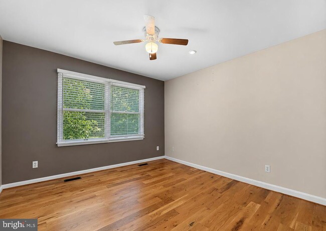 Building Photo - 8433 Sailboat Ln