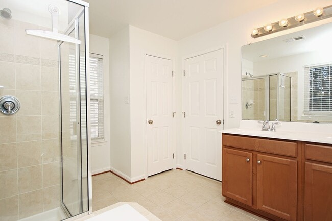 Building Photo - Dog-Friendly Pavilions at Pantops Townhome
