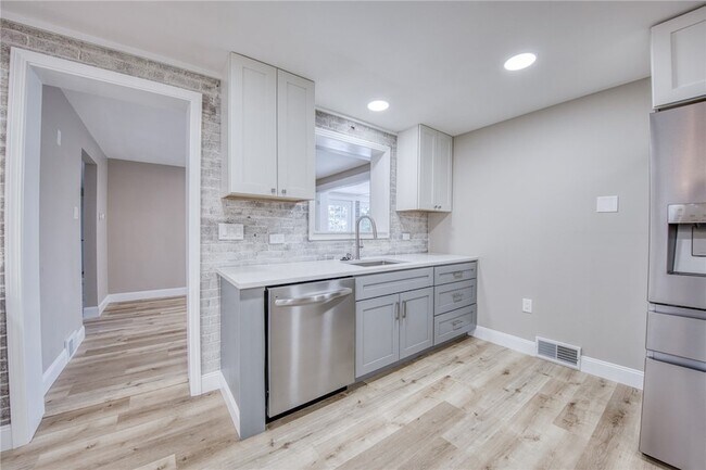 Building Photo - 2158 Reis Run Rd