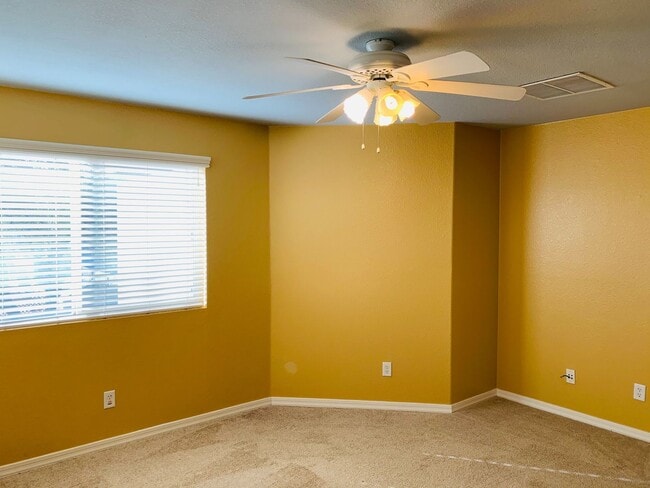 Building Photo - Beautiful Home In Rancho Sahuarita Located...