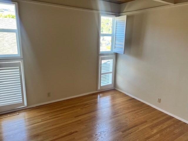 Building Photo - 880 Larkspur Dr