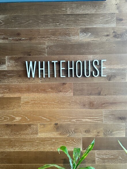 Primary Photo - 8400 De Longpre Ave