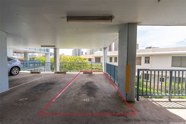 Building Photo - Views of Waikiki - 2 Bed/1 Bath Located in the Plumeria Hale (Kapiolani) Available NOW!