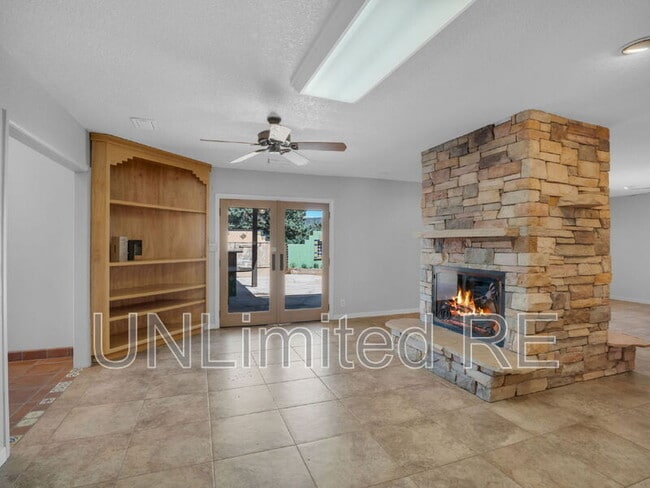 Building Photo - 490 Deer Pass Dr
