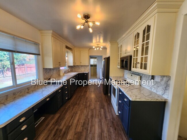 Building Photo - 1545 12th St