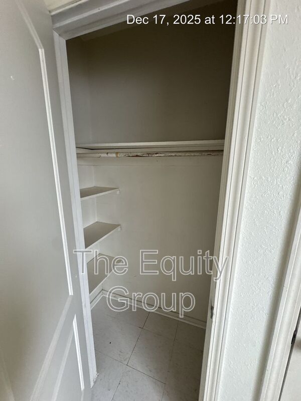 Building Photo - 830 Davis St