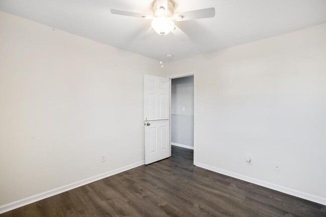 Building Photo - Adorable Richlands Home!