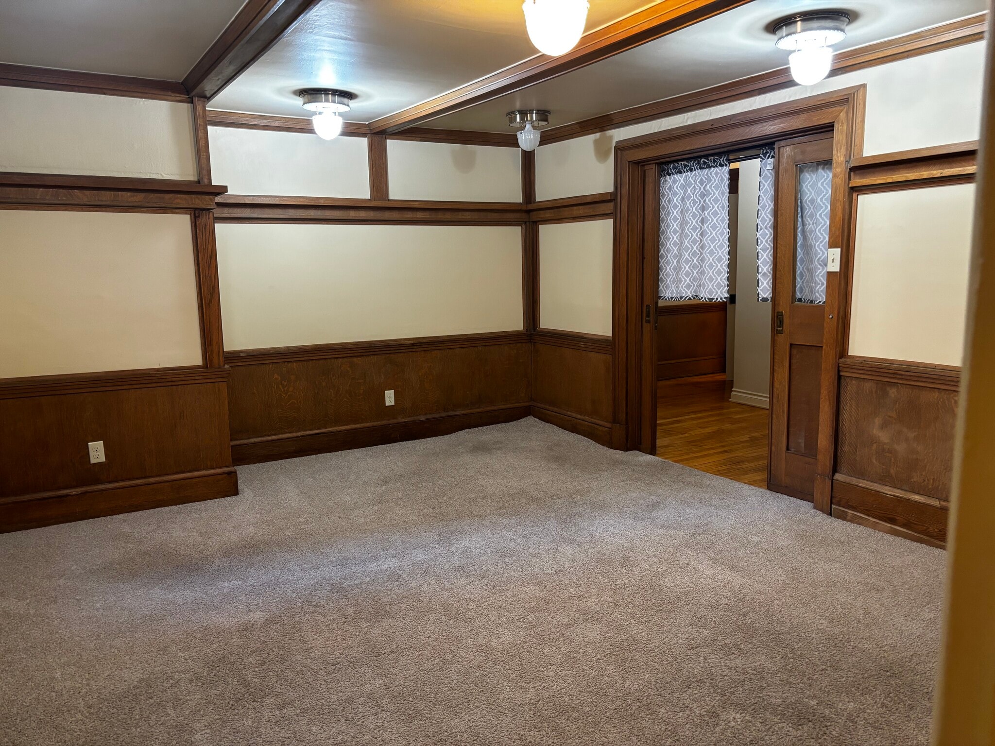 Building Photo - 27 N Main St