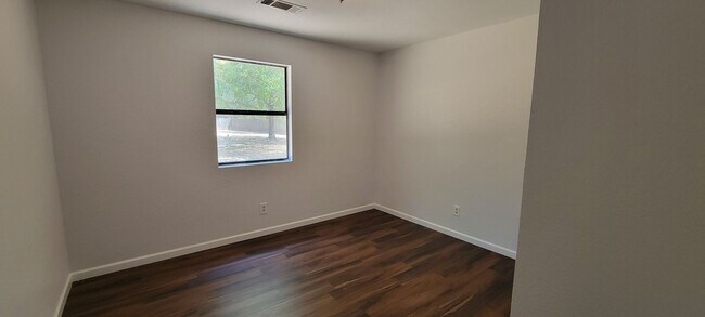 Building Photo - FRESHLY REDONE in 2023 - New floors, fresh...