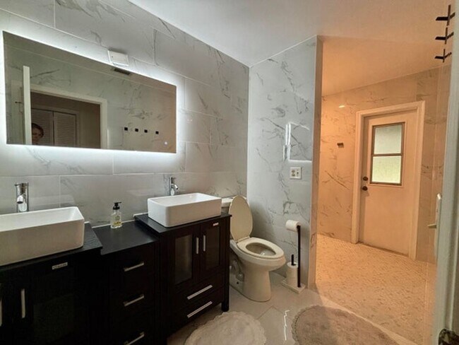 Building Photo - 325 Knotty Wood Ln