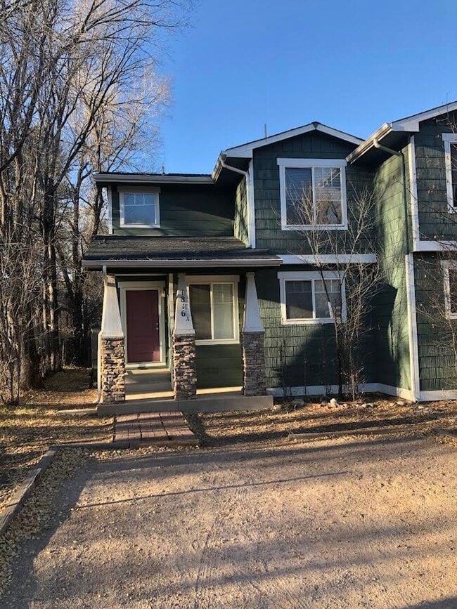 Building Photo - Charming 2br 1.5ba Two Level Condo in Dist...