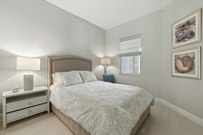 Building Photo - AZURE AT HACIENDA LAKES - 2 bedroom spacio...