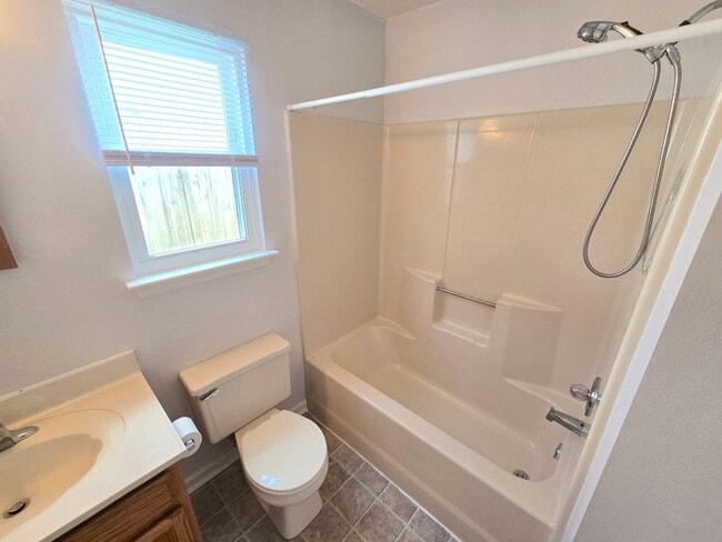 Building Photo - BEAUTIFUL 3-BED, 2-BATH HOME ON THE LAKE I...