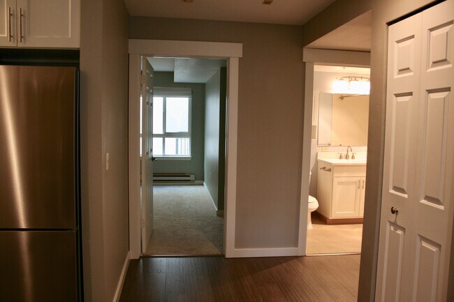 Building Photo - 3028 Western Ave