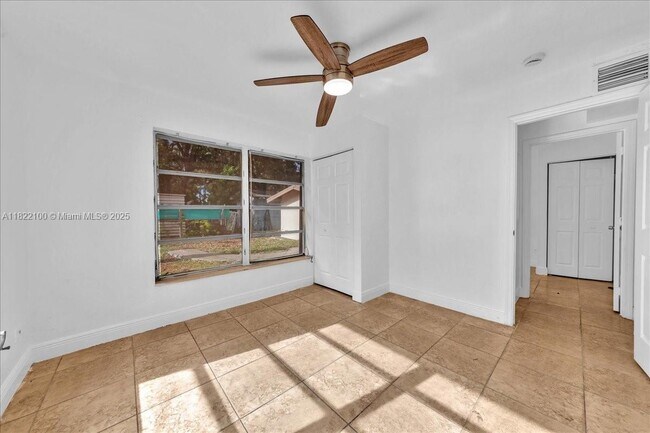 Building Photo - 6221 SW 35th St
