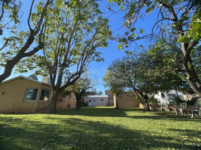 Building Photo - 2440 1/2 Rose Avenue Northwest