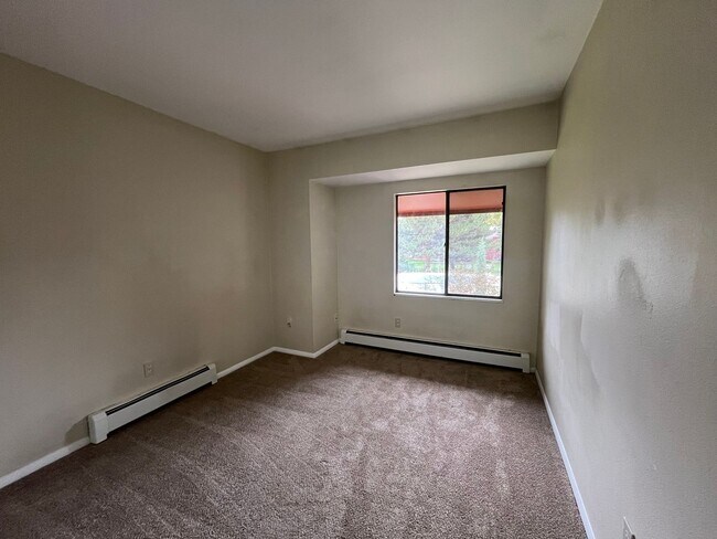 Building Photo - Bright 3BR Condo in Central Fort Collins with Parking| $300 Off First Month