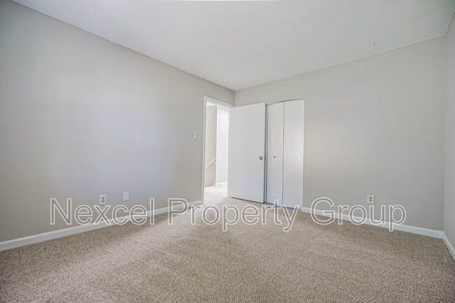 Building Photo - 6730 Racquet Club Dr