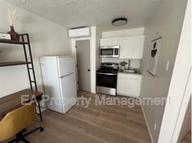 Building Photo - 1320 Dr Martin Luther King Jr Ave NE