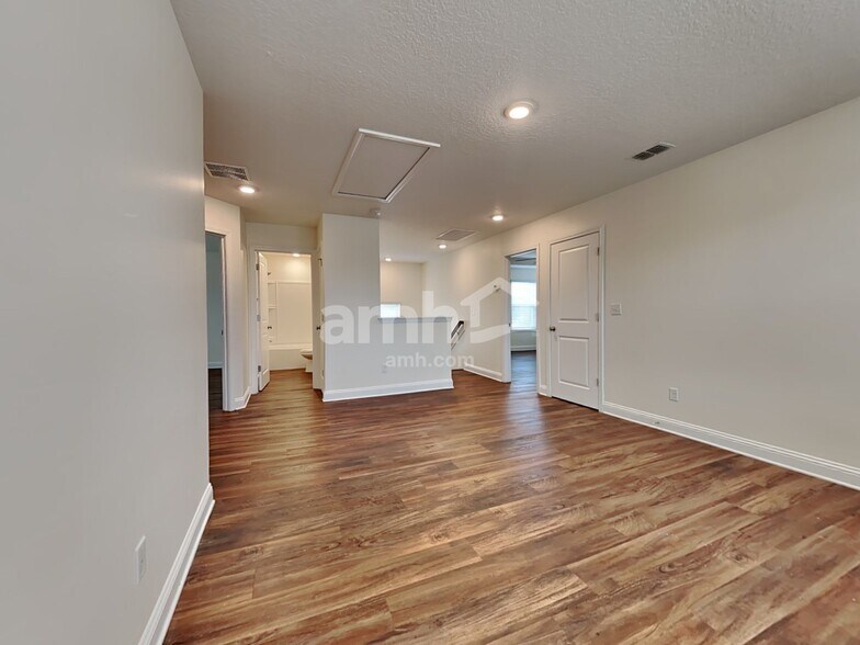 Building Photo - 644 Sunny Stroll Dr