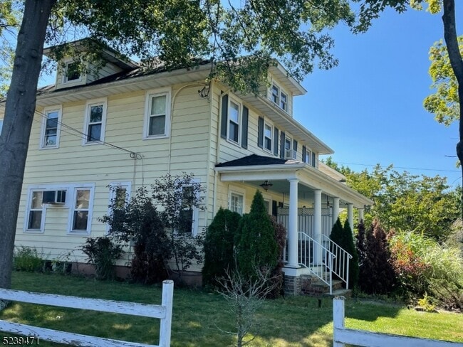 Building Photo - 184 N Bridge St